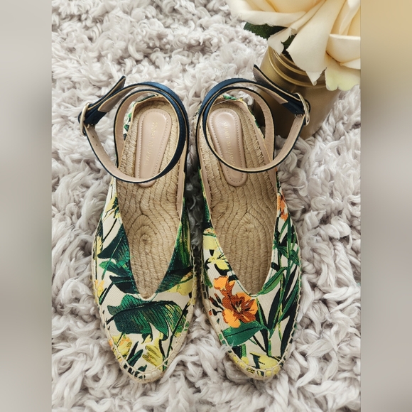 Stuart Weitzman Tropical Toga Espadrilles 7 - Picture 1 of 10